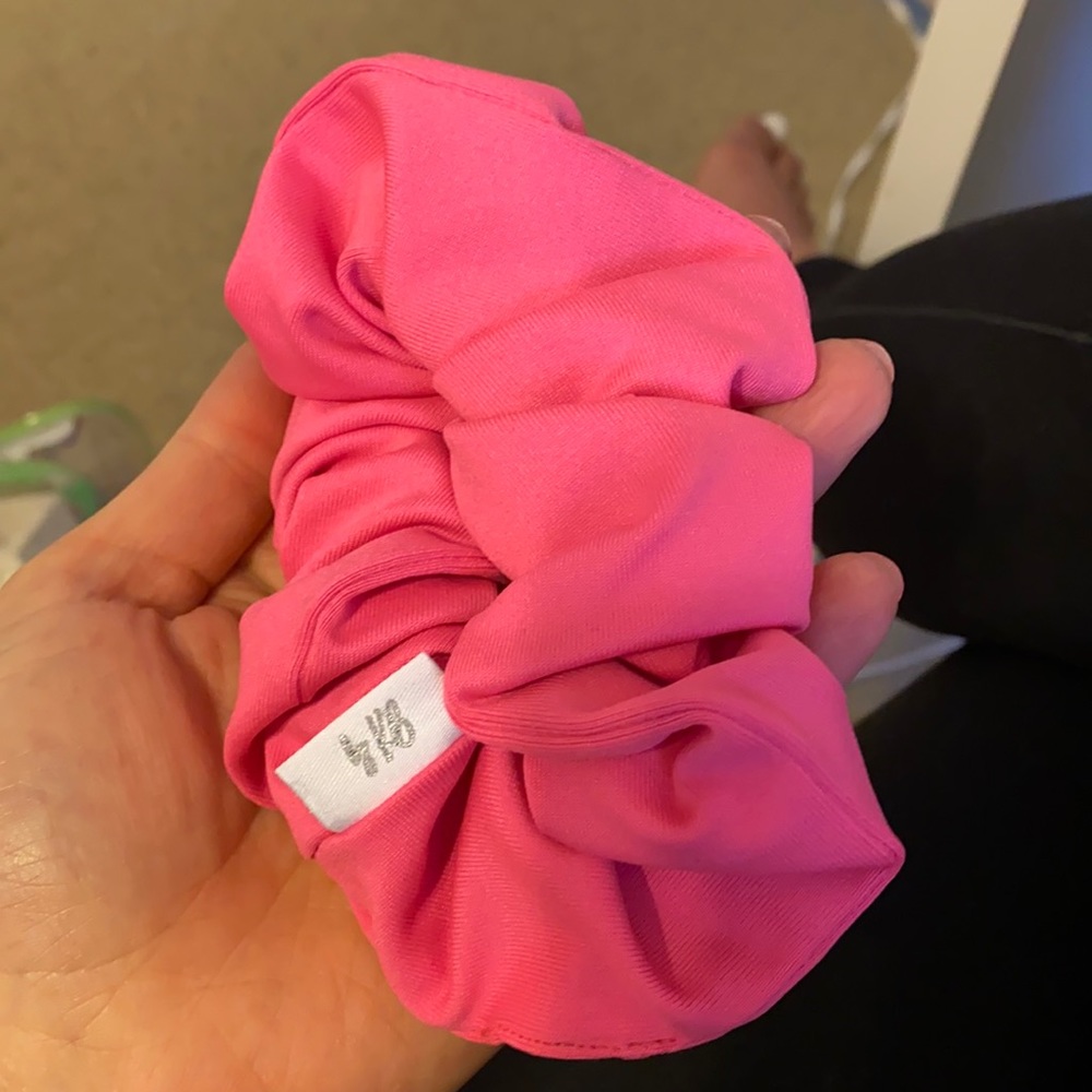 Hot pink Dew Scrunchie